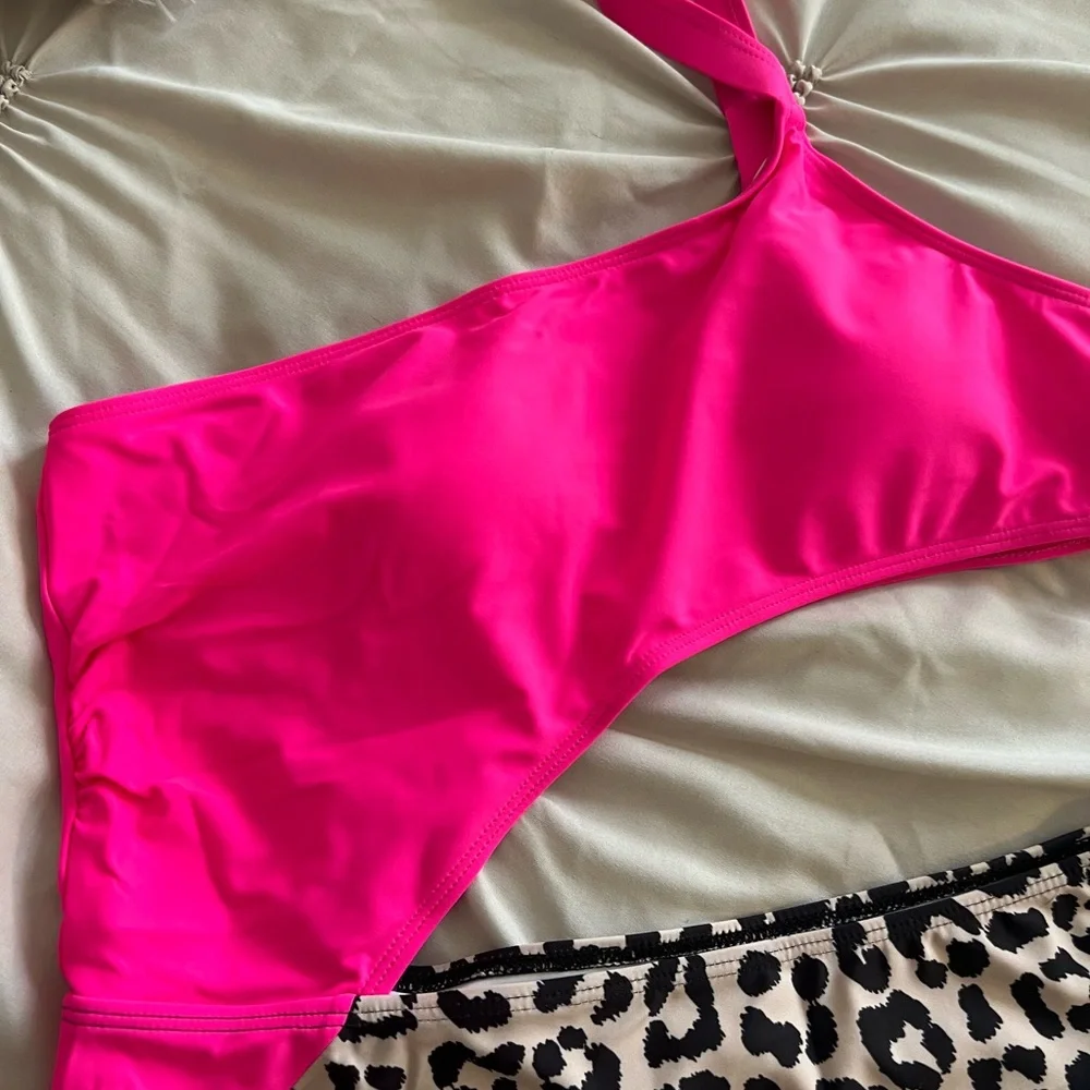 🎉 HP 🎉 One Shoulder Animal Print Swimsuit - Picture 10 of 13